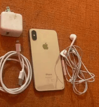 Iphone xs 64 Gb gold
Iphone xs 64 Gb gold colour
Battery percentage :78 percent.
Mobile working perfect never opened.
Face id working comes with original accesseries.
Price:125kd
Call:94045889
