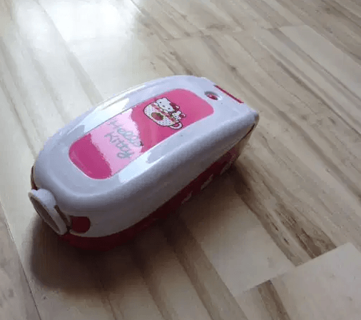 Original Hello Kitty drawing toolkit
Original hello kitty drawing kit consisting of
- 2 drawings scales for guidance
- 4 colouring pencils
- 1 drawings lamp
Used batteries included!