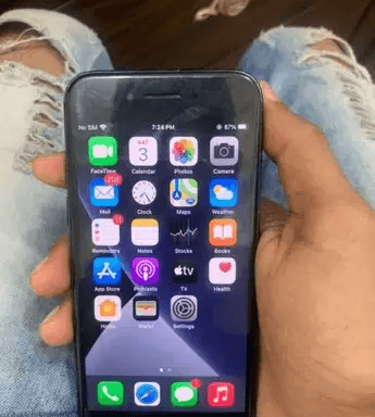 Iphone 7 128 gb
Iphone 7 jet black 128gb
Neat and clean don’t have any problem everything working properly battery health 76 percent only serious buyers