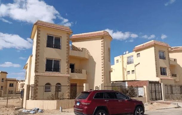 فيلا في منتجع السليمانيه
منتجع السليمانيه
أرض٦٧٣م مبانى٣٢٠م على ميدان ٣نواصى ويوجد مساحه٦٠٠منفعه خاصه عداد كهرباء وغاز وعدادماء مسجله
الدور الارضى رسبشن٣قطع+مطبخ+حمام+غرفه مربيه بحمام الدور الثانى٣غرف...