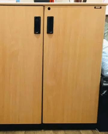 Cupboard
Spacious two shelves cupboard
Height- 35 cm
Breadth - 32cm
Inside black in color
Material - plywood
2 cupboards available each for kd 15.000