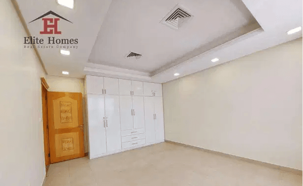 Floor in Daiya
4 Bedrooms ( 2 Master Bedroom + 2 Bedrooms with Shared Bathroom )
2 Living Room
Gust Bathroom
Maid Room with Bathroom
Kitchen
2 parking