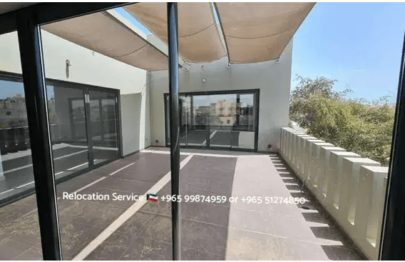 Beautiful floor with balconies.
California style floor with huge windows overlooking a private terrace.
2 living rooms and dining area.
1 master bedroom with separate closest area.
2 additional bedroo...