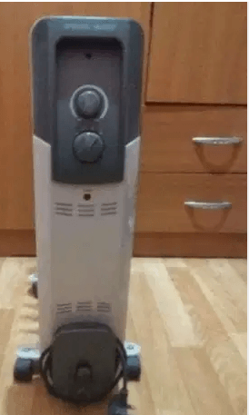 Single cupboard, dining table,tv Panasonic, heater black and Decker
Single.cupborad made in malesia dining table,heater,gas cilinder,,tv Panasonic
