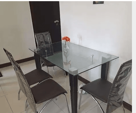 Dinning Table with 4 Chairs for sale
Glass Dinning Table with 4 Chairs for Sale
Size: Length 130cm, Width 80cm, Height 72cm
Condition Good.