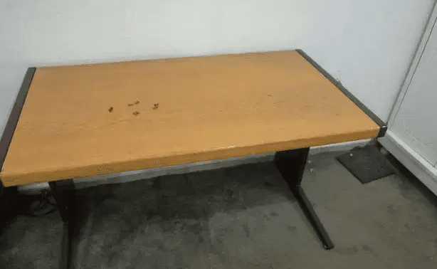 Computer/ Study Desk- IKEA brand
Easily transportable by one person in sedan car. No pickup/ vanet needed.
Dismantled in 3 pieces. 8 screws to be fitted for sturdy/ stability assembly by yourself.