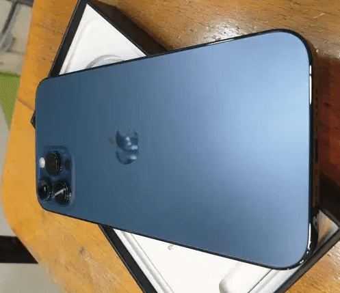 IPhone 12 pro max 256 gb only one day before activated
iPhone 12 pro max 256 gb blue only serious buyer do message warranty till4/4/2022