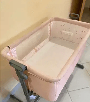 Baby crib/ bed for 15 Kwd
Baby bed in excellent condition. Almost new can be attached to bed for co-sleeping. Extra sheets can be given for free.